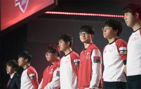 据中位列前 据中位列前